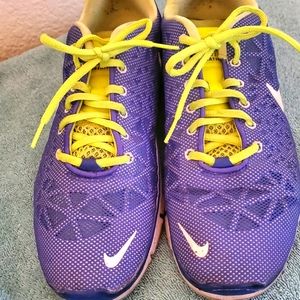 Vibrant Sneakers, must have